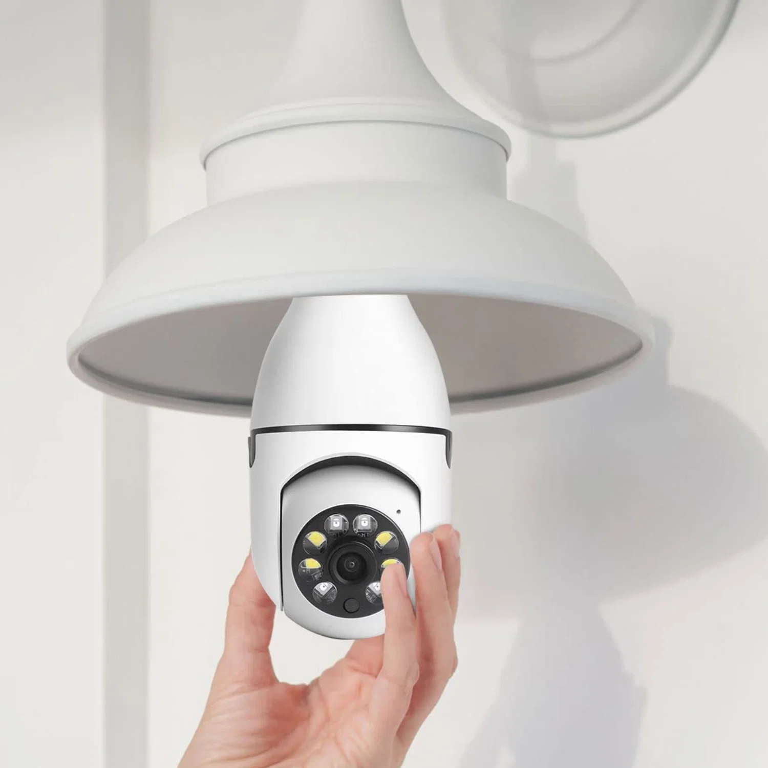 light-bulb-security-camera-2-41192362_2.jpg